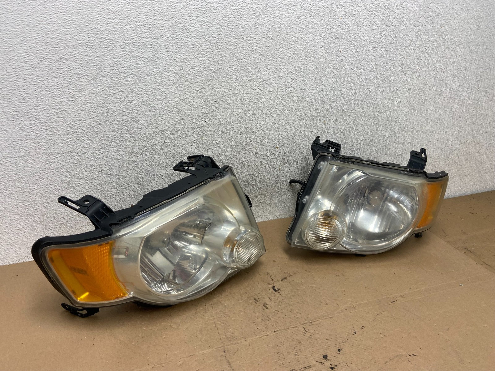 2008 to 2012 Ford Escape Headlights Left+Right Side Set Halogen AF4517 DW2