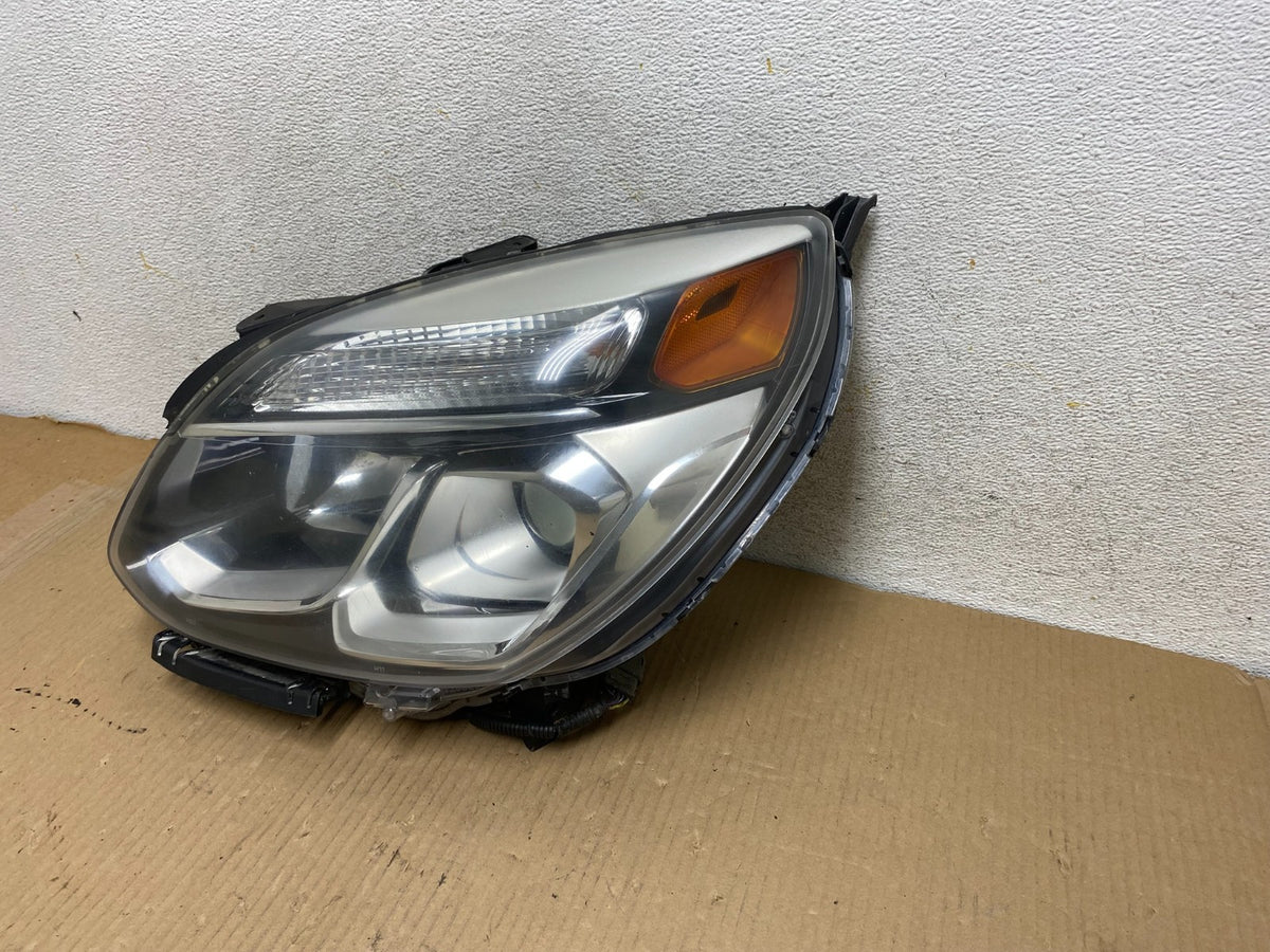 2016-2018 Chevrolet Equinox Left Driver LH Halogen Headlight AH3055 DW2