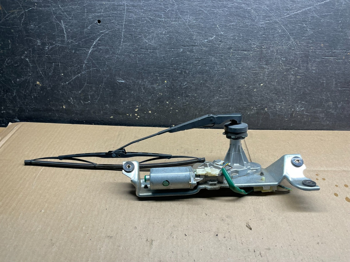 2000 to 2004 Subaru Outback Rear Windshield Washer Wiper Motor V9061 DG1