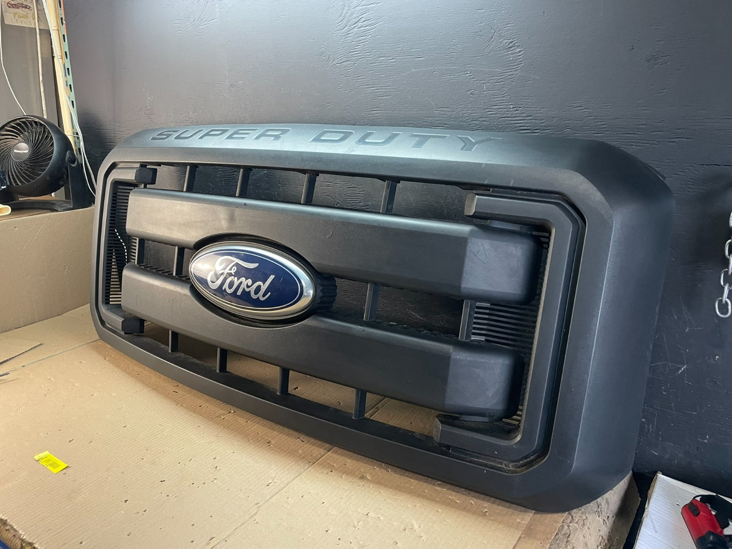 2011 to 2016 Ford Super Duty F250 F350 Front Upper Grill Grille AE3617 DG1