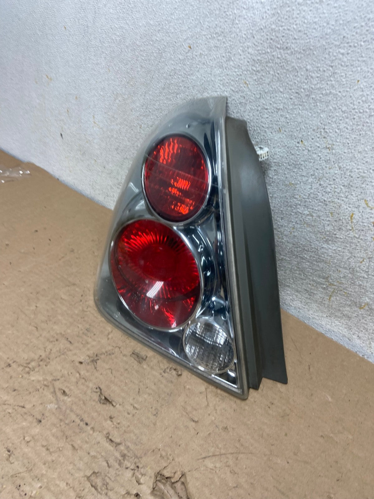 2005 to 2006 Nissan Altima Left Driver Side Tail Light AI1086 LK1