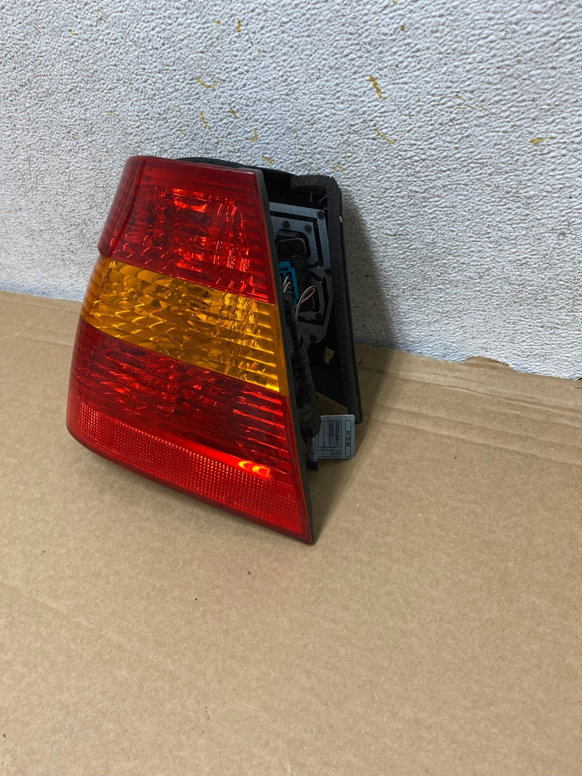 2002 - 2005 BMW 3 E46 Series Left Driver LH Side Tail Light AH8187 LK1