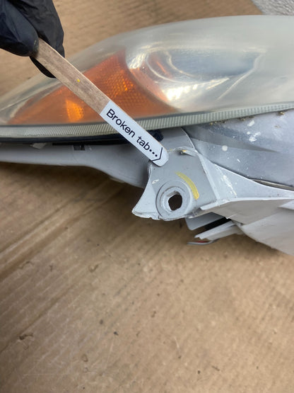 2002 to 2004 Toyota Camry Halogen Headlight Right Passenger Rh OEM AA6207 DW4