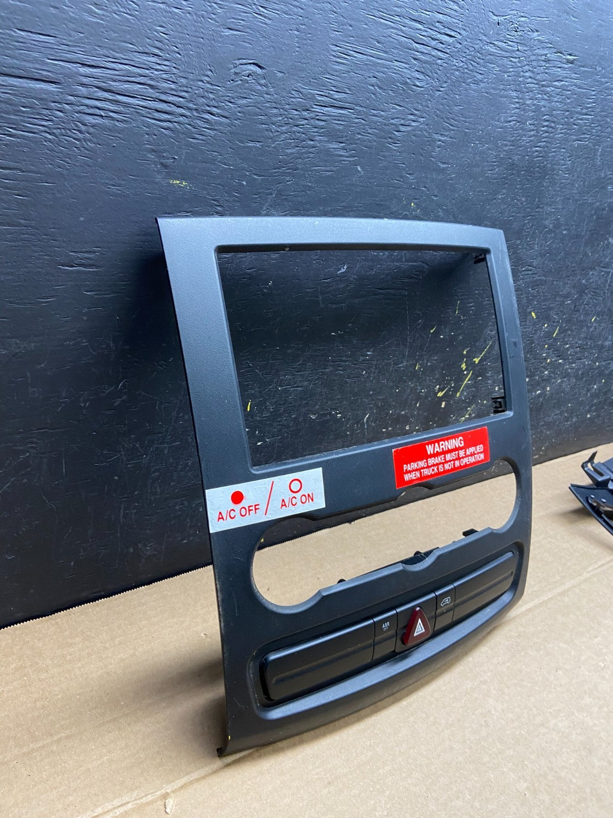 2007-2018 Mercedes Dodge Sprinter Center Console Radio Instrument Panel w6425 DG2
