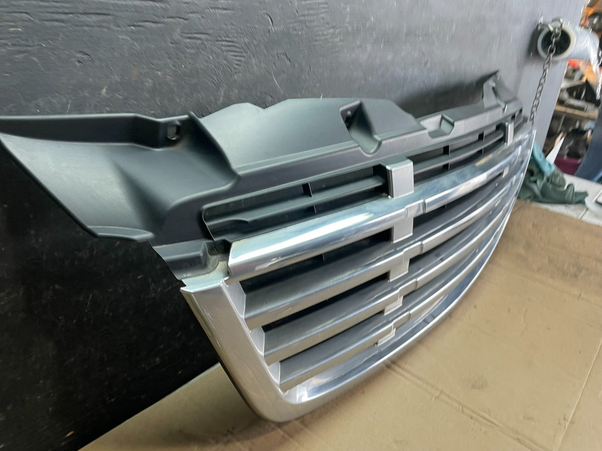 2009 to 2011 Freightliner Sprinter Front Upper Chrome Grill Grille T2578 DG2