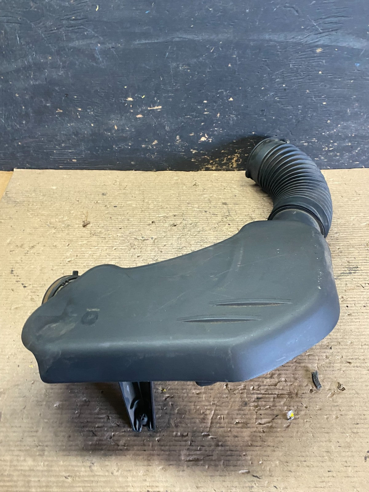 2011 to 2018 Chrysler 300 3.6L Air Intake Duct Tube Cleaner OEM S3584 DG1