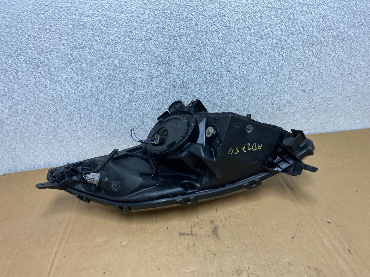 2004-2005 Toyota Prius Right Passenger RH Halogen Headlight AD2754 DW5