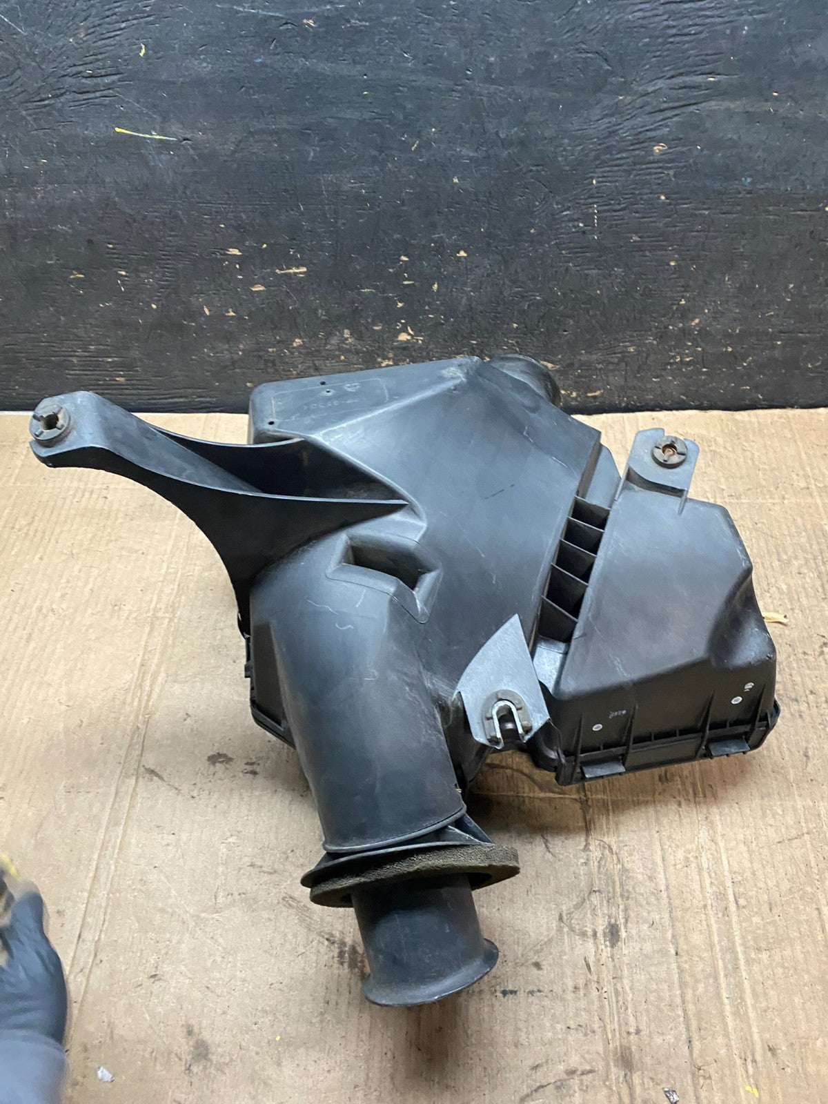 2007 Hummer H3 Air Intake Cleaner Filter Housing Box OEM T4104 DG6