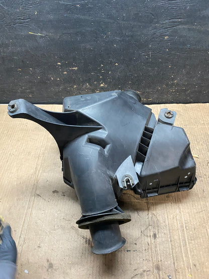 2007 Hummer H3 Air Intake Cleaner Filter Housing Box OEM T4104 DG6