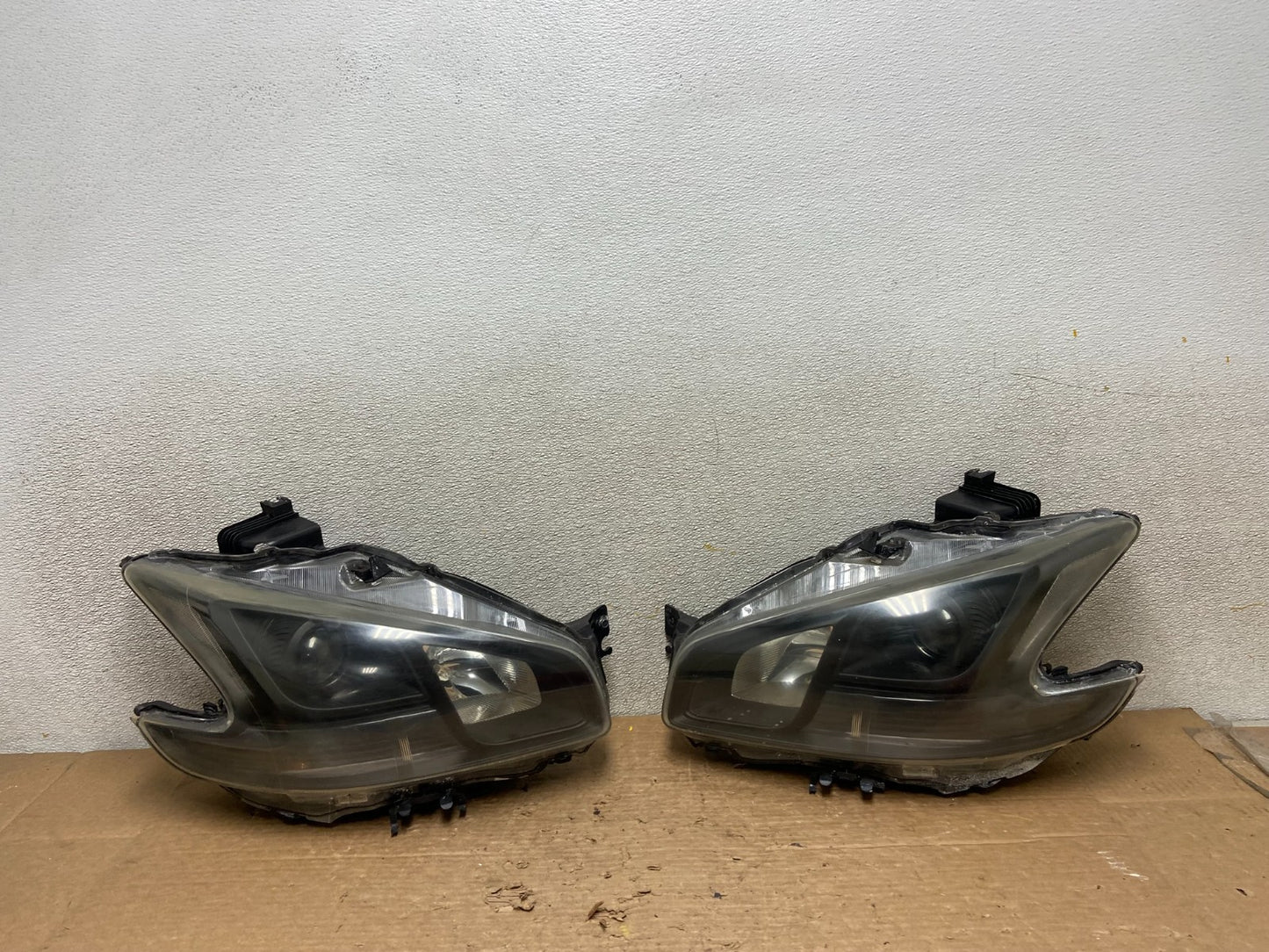 Halogen 2009 to 2014 Nissan Maxima Left+Right Set Side Headlights Z3607 DW0