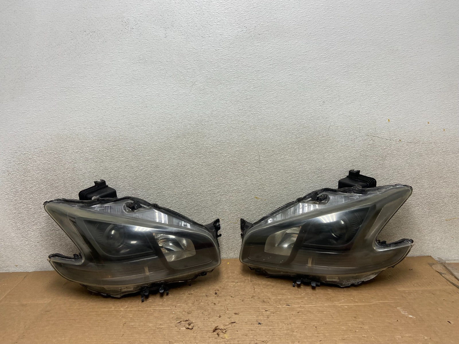 Halogen 2009 to 2014 Nissan Maxima Left+Right Set Side Headlights Z3607 DW0