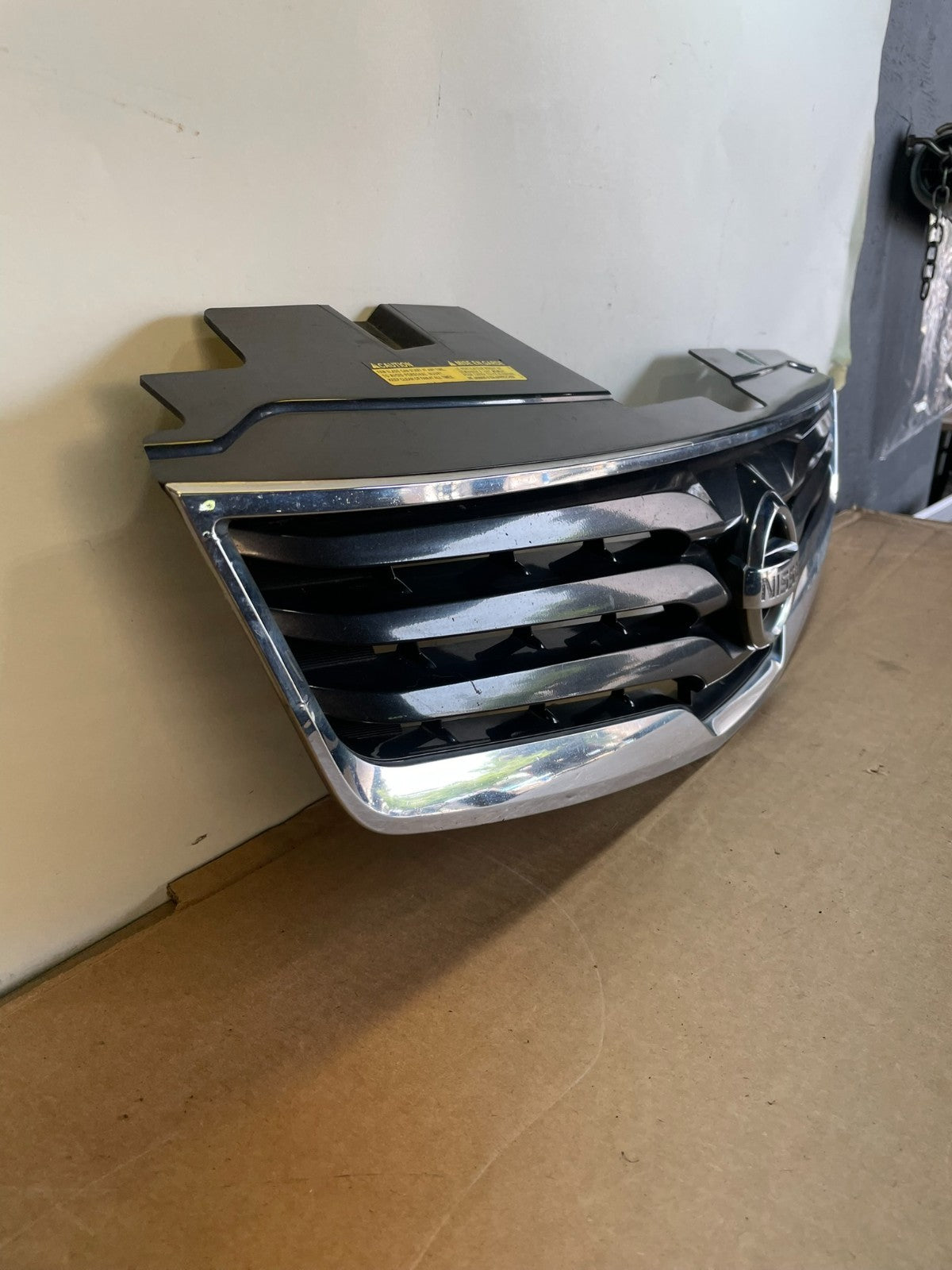 2010 to 2012 Nissan Sentra Front Upper Grill Grille AG0860 DG2