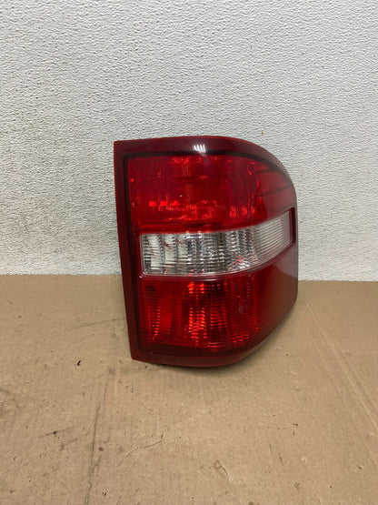 2004 to 2008 Ford F150 Flareside Right Passenger RH Side Tail Light AG4722 GD0