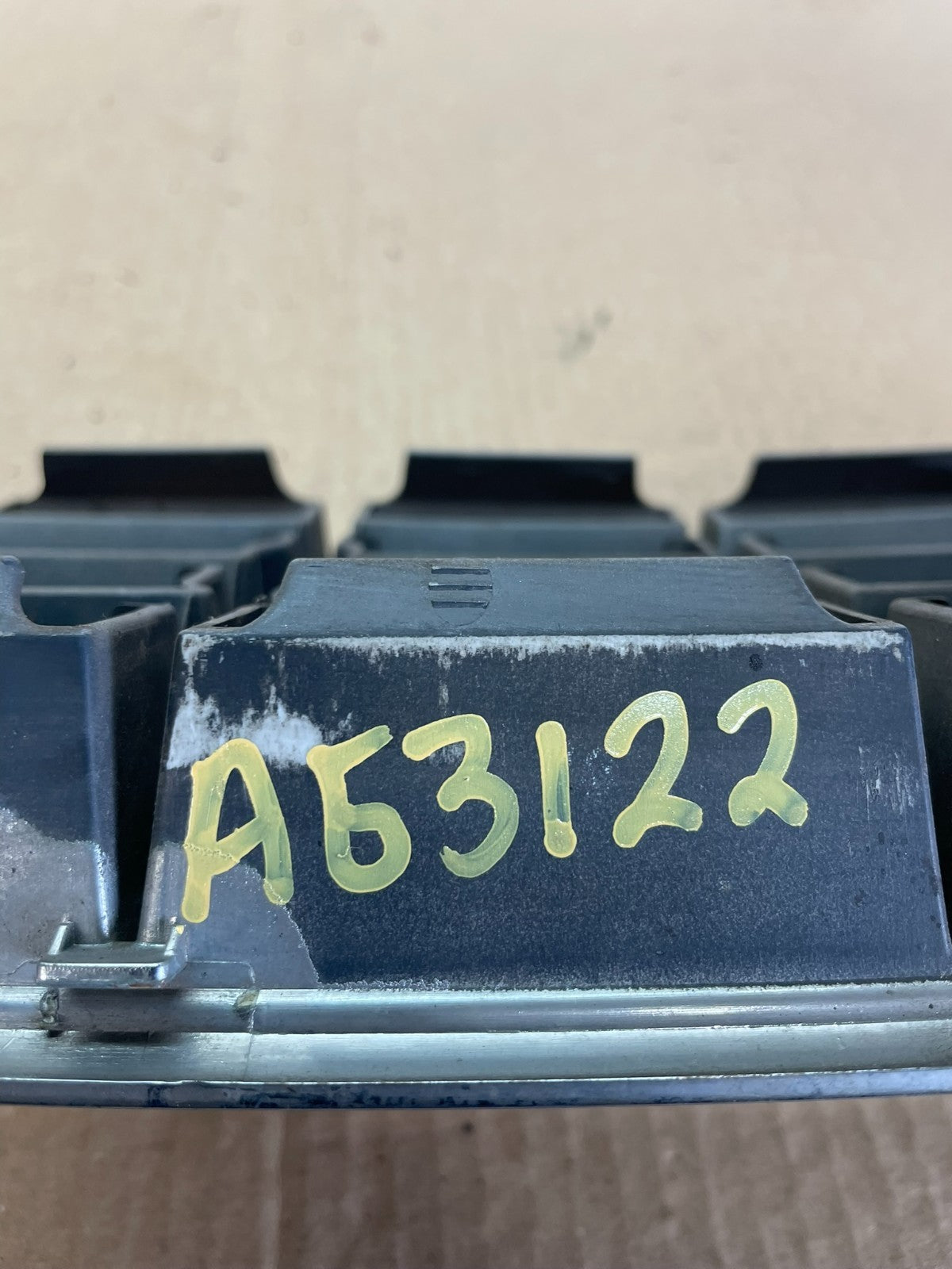 2001 to 2004 Volvo XC70 Front Upper Grill Grille AG3122 DG5