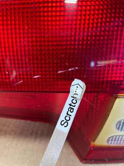 1997-2000 Saturn SC1 SC2 Coupe Center Trunk Finish Tail Light AG7527 DG3