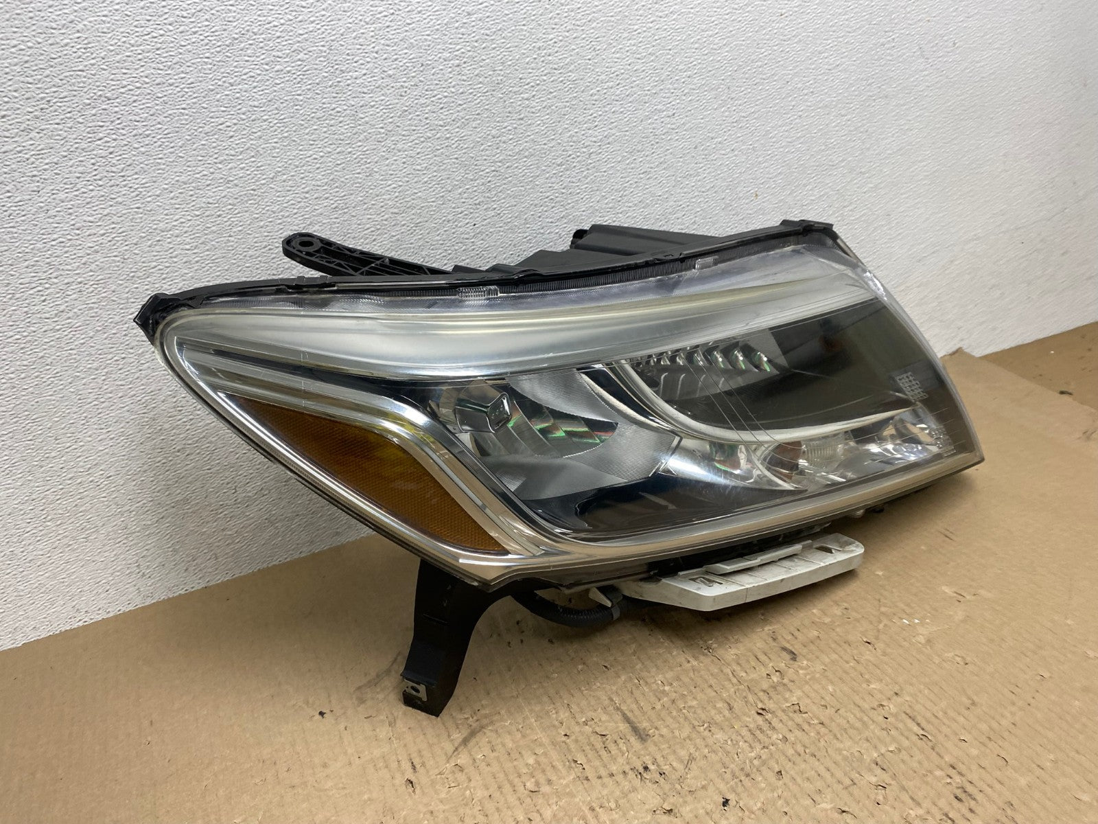 2013 to 2016 Nissan Pathfinder Right Passenger RH Side Headlight AE7095 LK2
