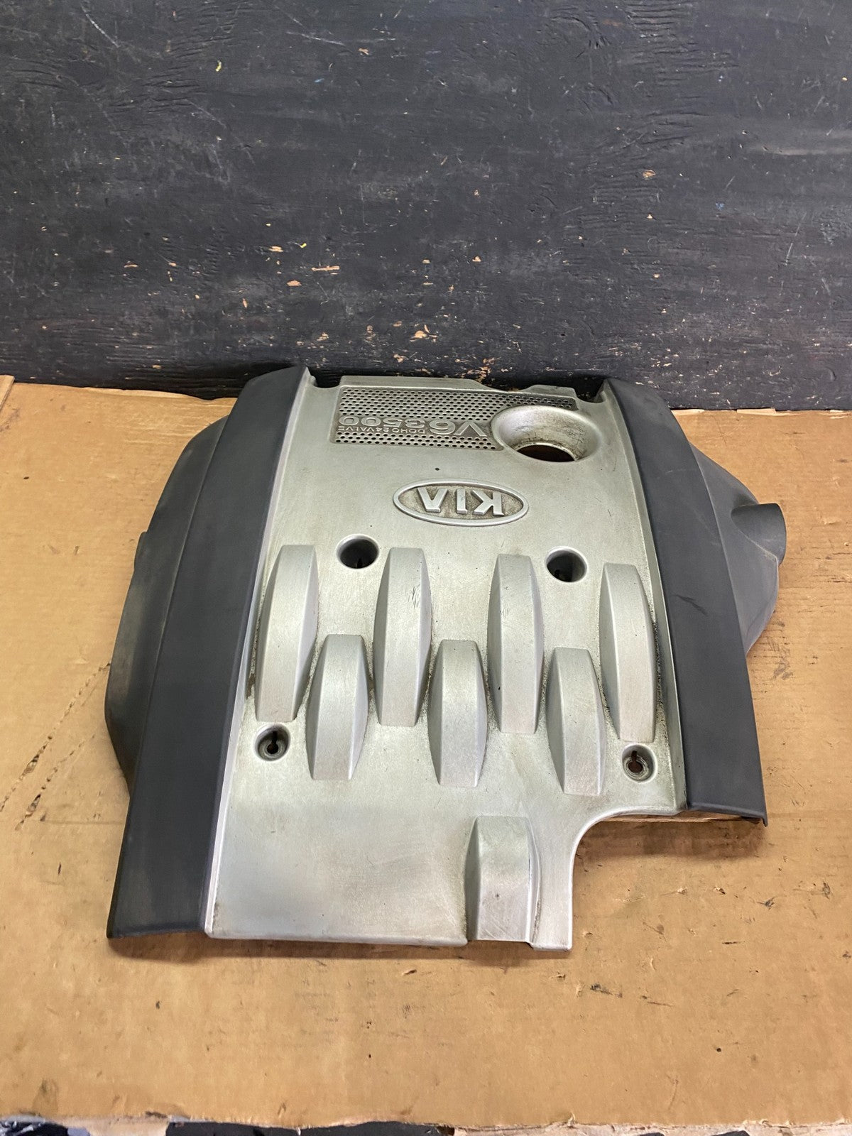 2002 to 2005 Kia Sedona V6 3.5L Engine Motor Cover Oem S0470 DG1