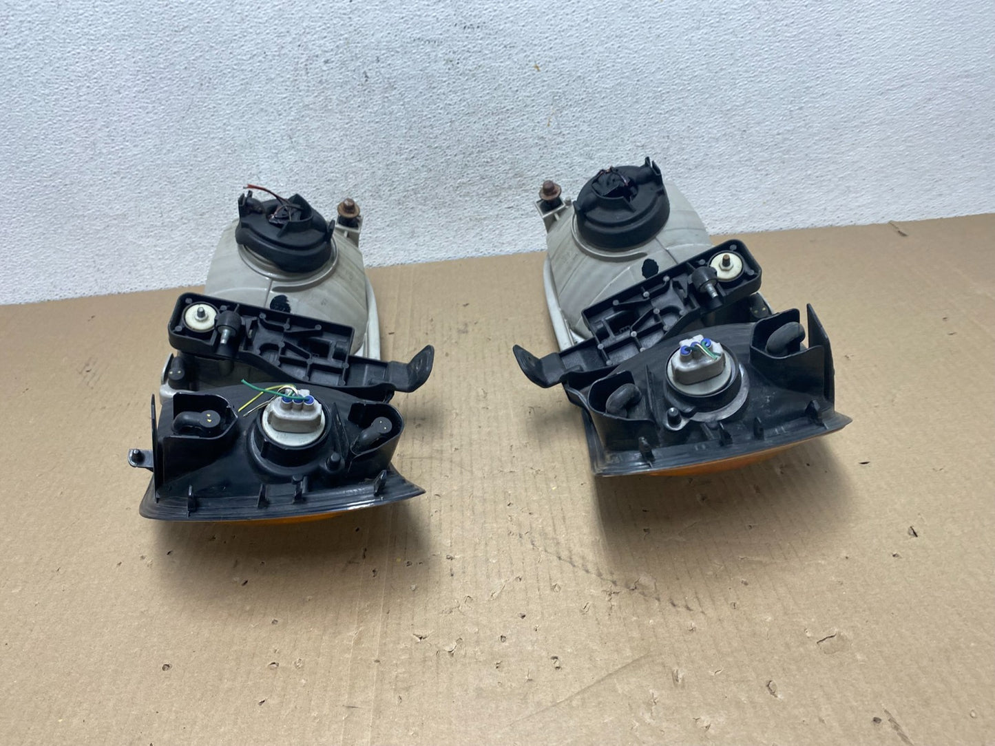 2001 2002 2003 Toyota Sienna Left+Right Side Set Headlights Halogen AE9578 DW8