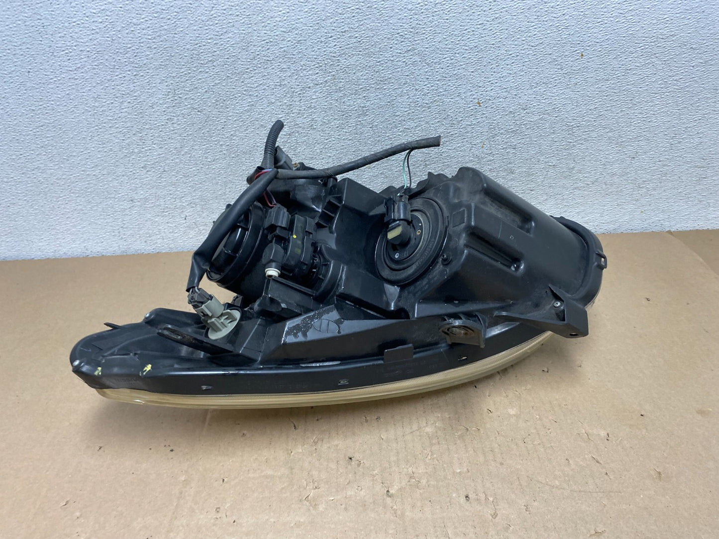 2009-2013 Nissan Rogue Right Passenger Xenon HID Headlight AG6754 DW10