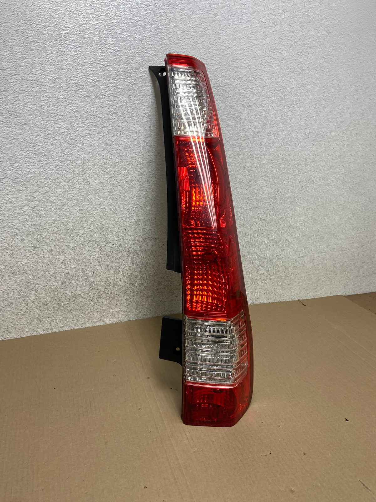 2005 to 2006 Honda Cr-v Crv Right Passenger Side Tail Light AE9422 LK2