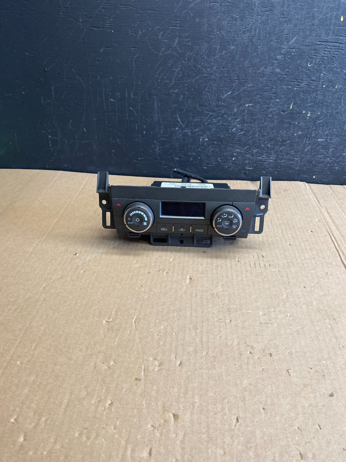 2007 to 2011 Buick Lucerne AC Heater Climate Control Unit AE4407 DG0