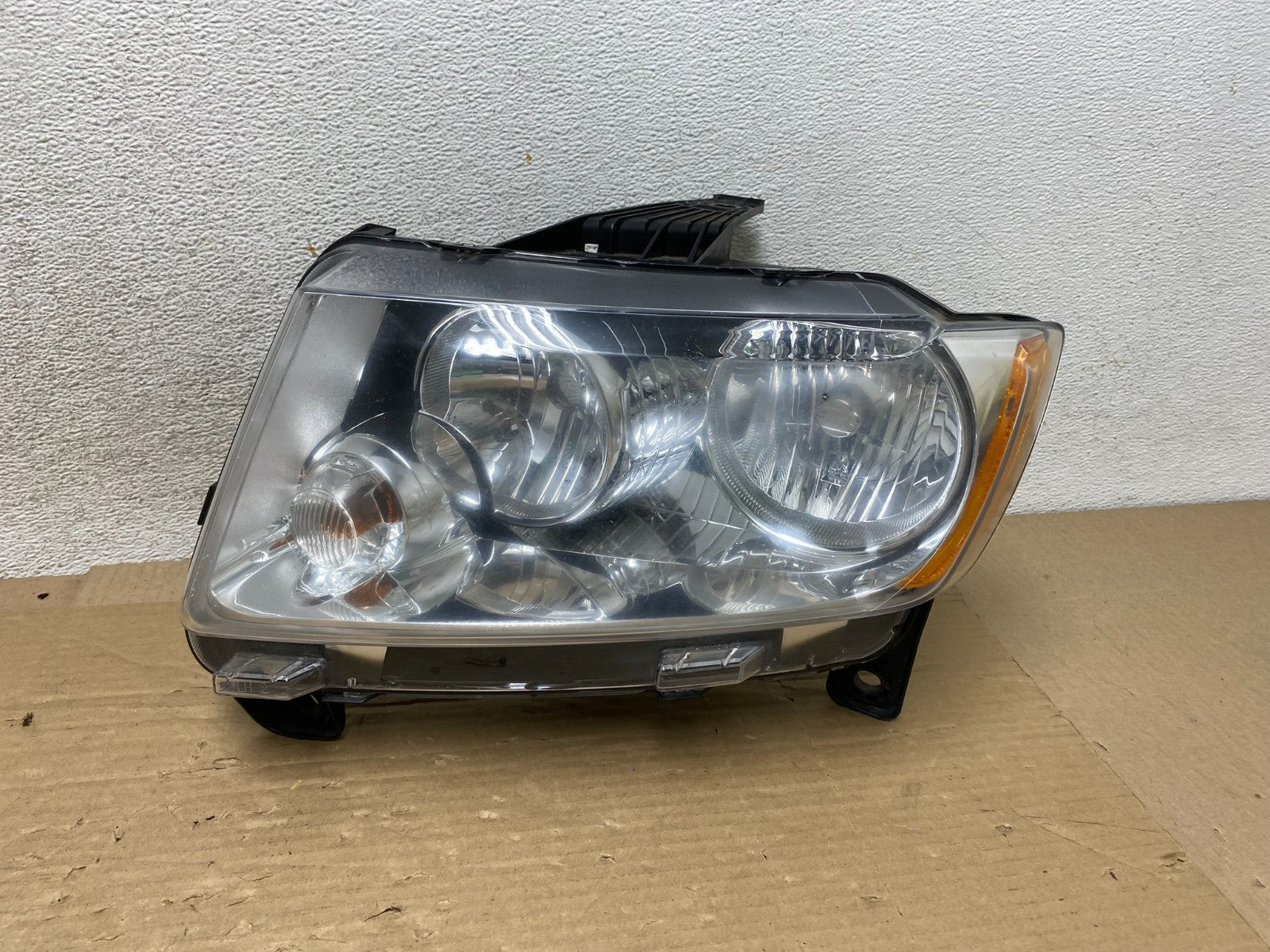 2011 to 2013 Jeep Grand Cherokee Halogen Left Driver Lh Headlight AG8328 DW0