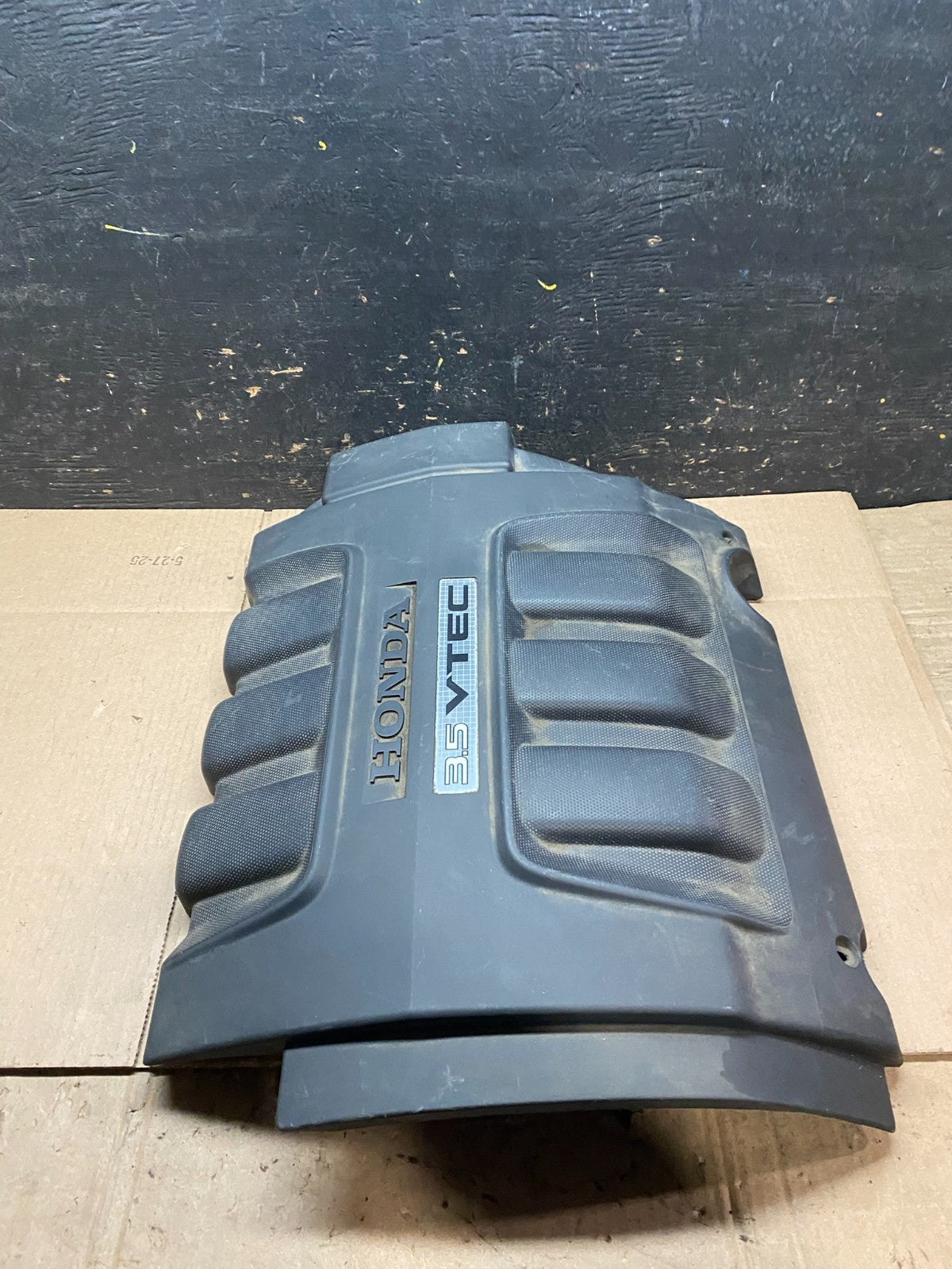 2005 to 2007 Honda Odyssey Black Engine Cover OEM W2467  DG3
