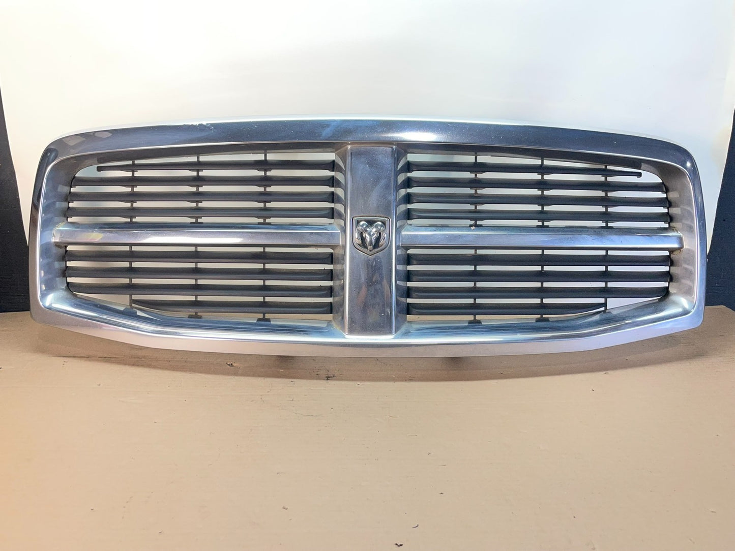2004 to 2006 Dodge Durango Front Upper Chrome Grill Grille AF8497 DG0