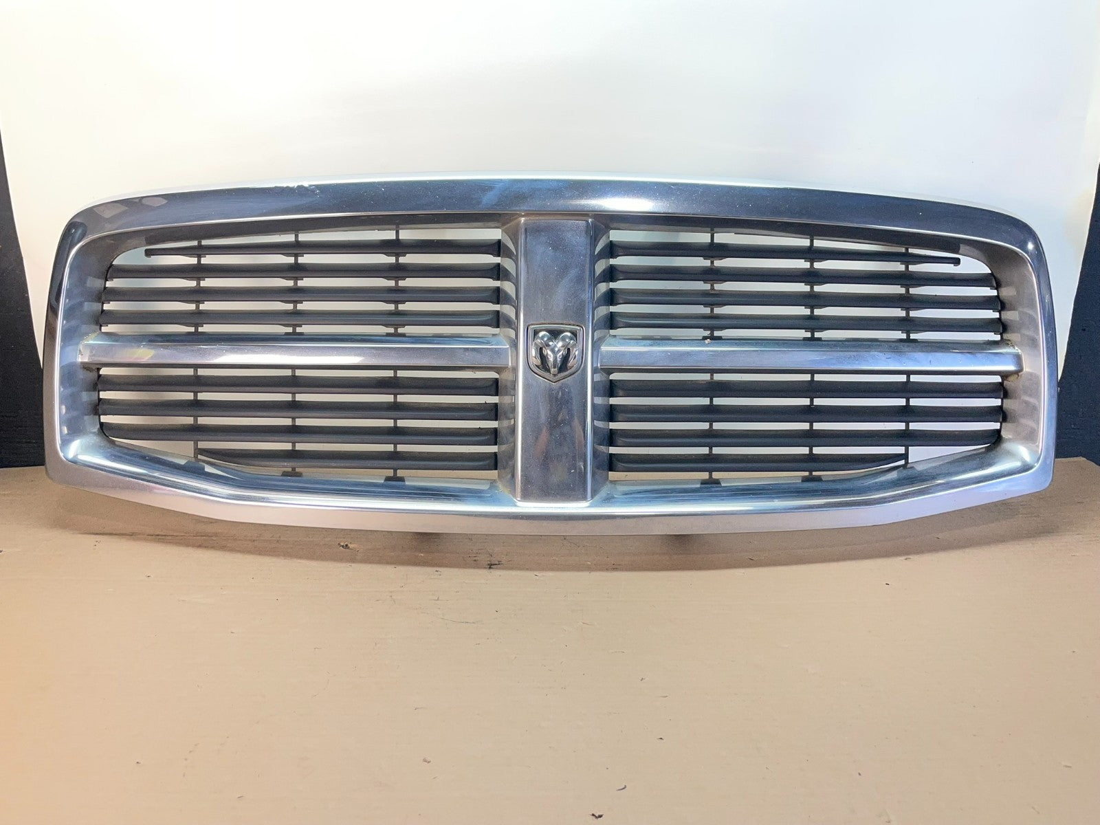 2004 to 2006 Dodge Durango Front Upper Chrome Grill Grille AF8497 DG0