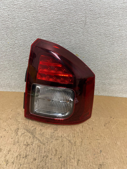 2014 - 2017 Jeep Compass Right Passenger Side Tail Light AA0126 DW0