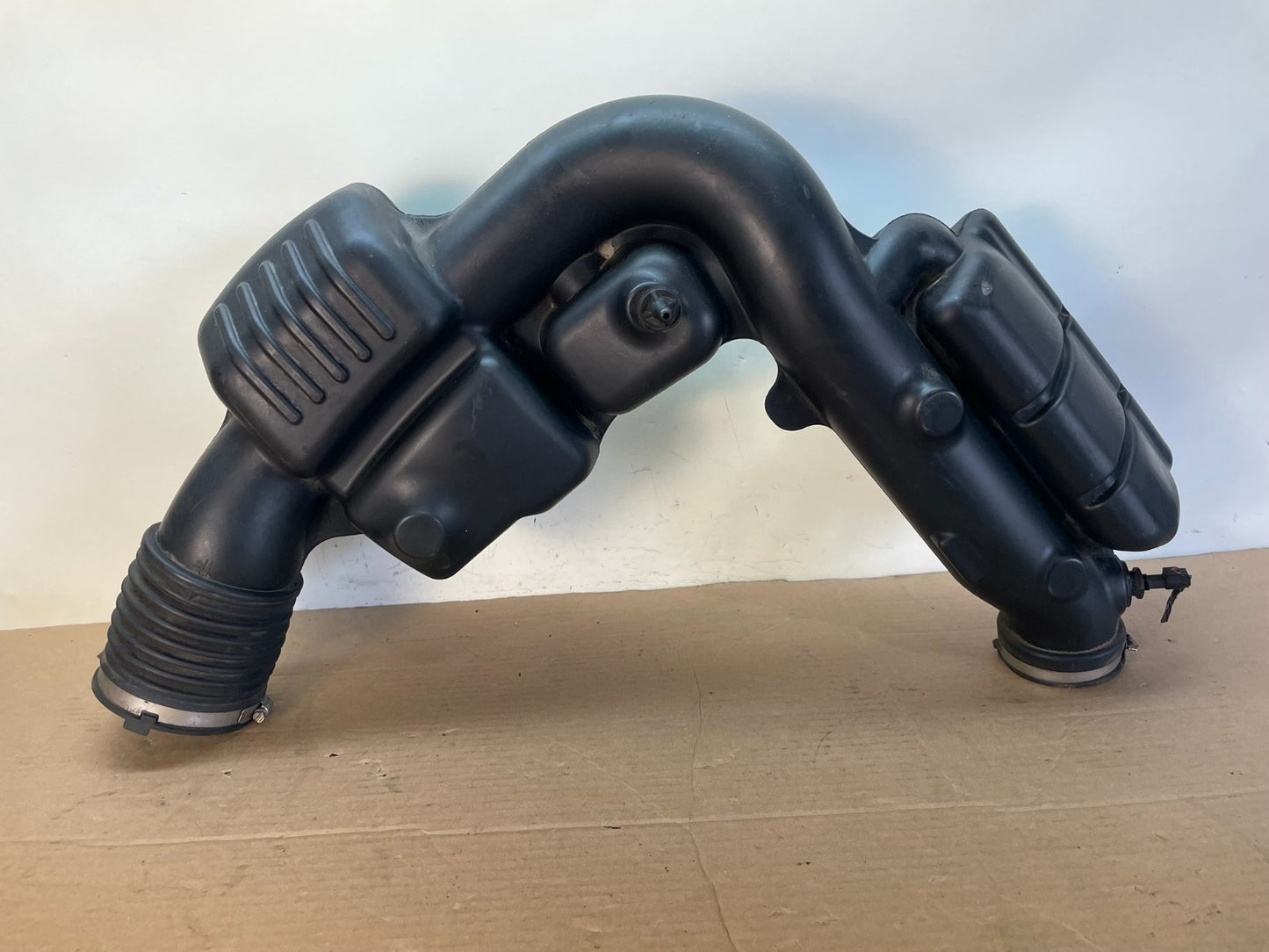 2011 - 2013 Dodge Durango 3.6L Resonator Air Intake Tube ag9951 DG0