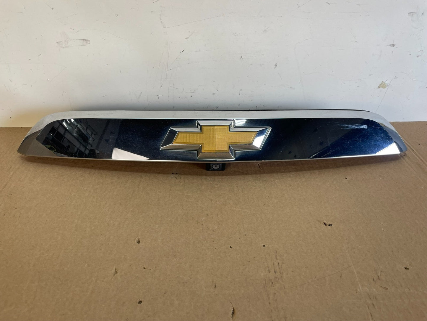 2013 to 2017 Chevrolet Traverse Liftgate Trunk Chrome Molding W/Camera AG2959 DG0