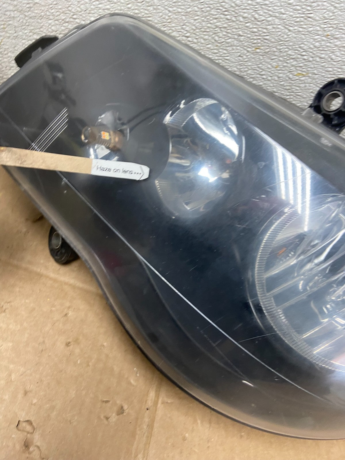 2008 to 2016 Chrysler Town and Country Left+Right Side Headlights Y9168 DW7