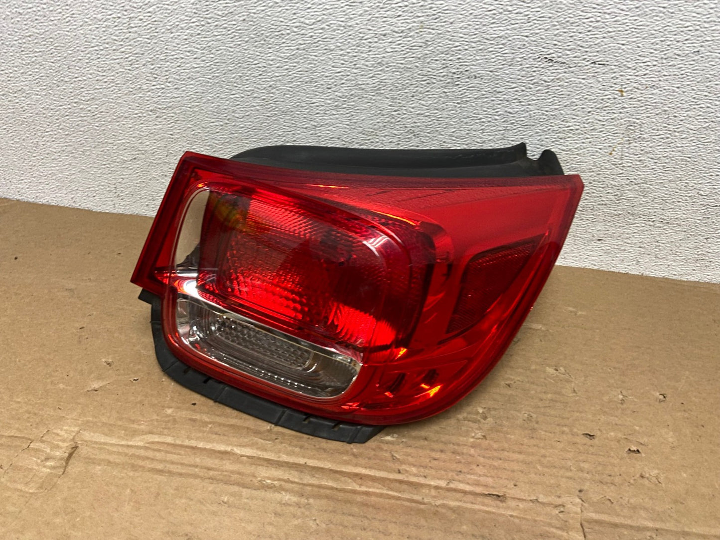 No Led Trim 2013-2015 Chevrolet Malibu Right Passenger Side Tail Light AC3935 LK0