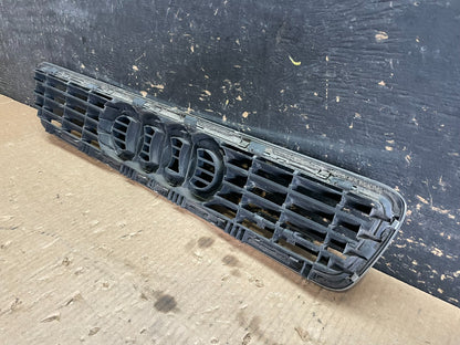 2000 to 2002 Audi A4 Upper Front Grill Grille OEM y9845 DG5