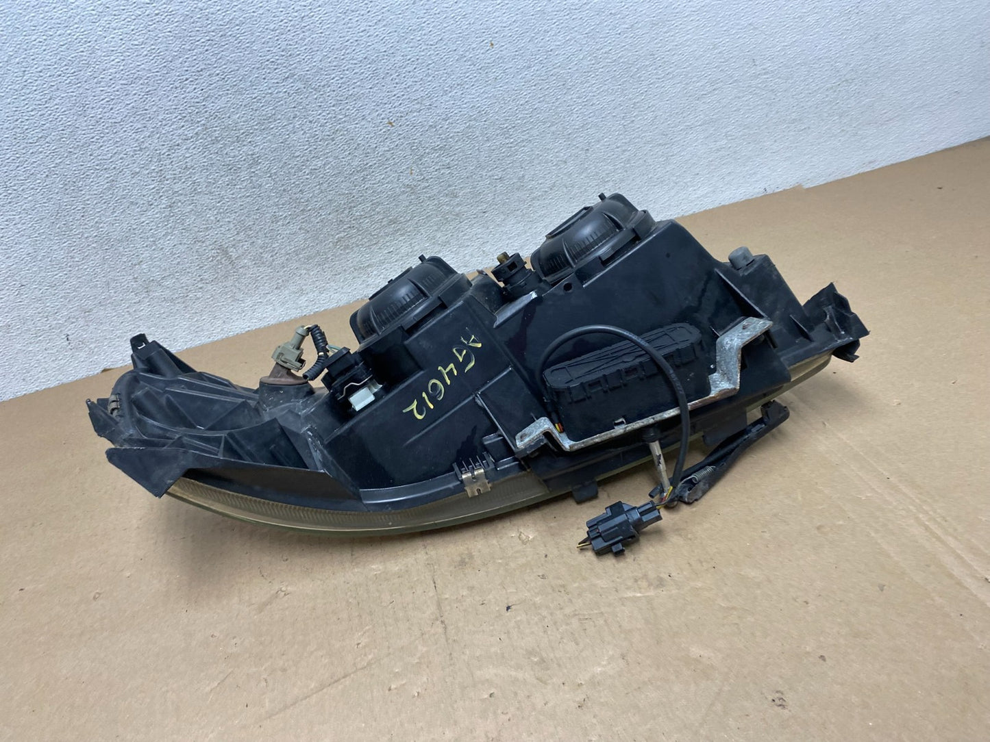 2001 to 2004 Volvo S60 Left Driver LH Headlight Halogen AG4612 DW6