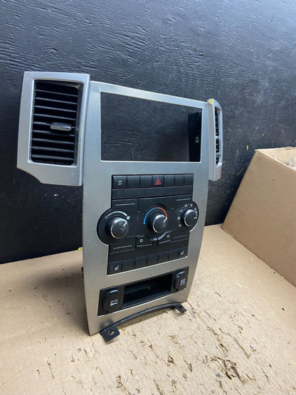 2008 2009 2010 Jeep Grand Cherokee A/C Climate Control Bezel T8437 DG1