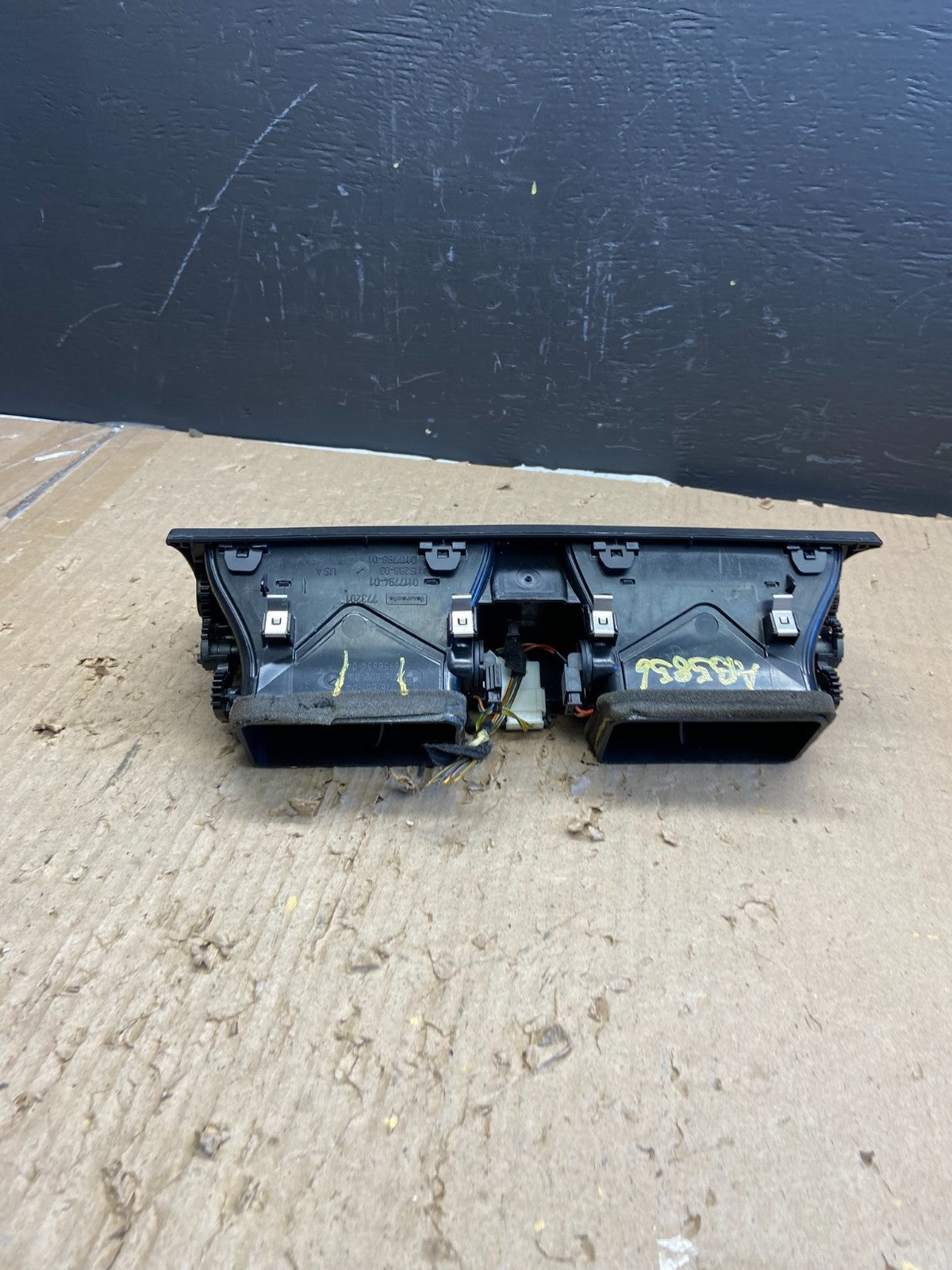 2007 to 2013 BMW X5 X6 Center Console Dash Air Vent OEM AB5856 DG3