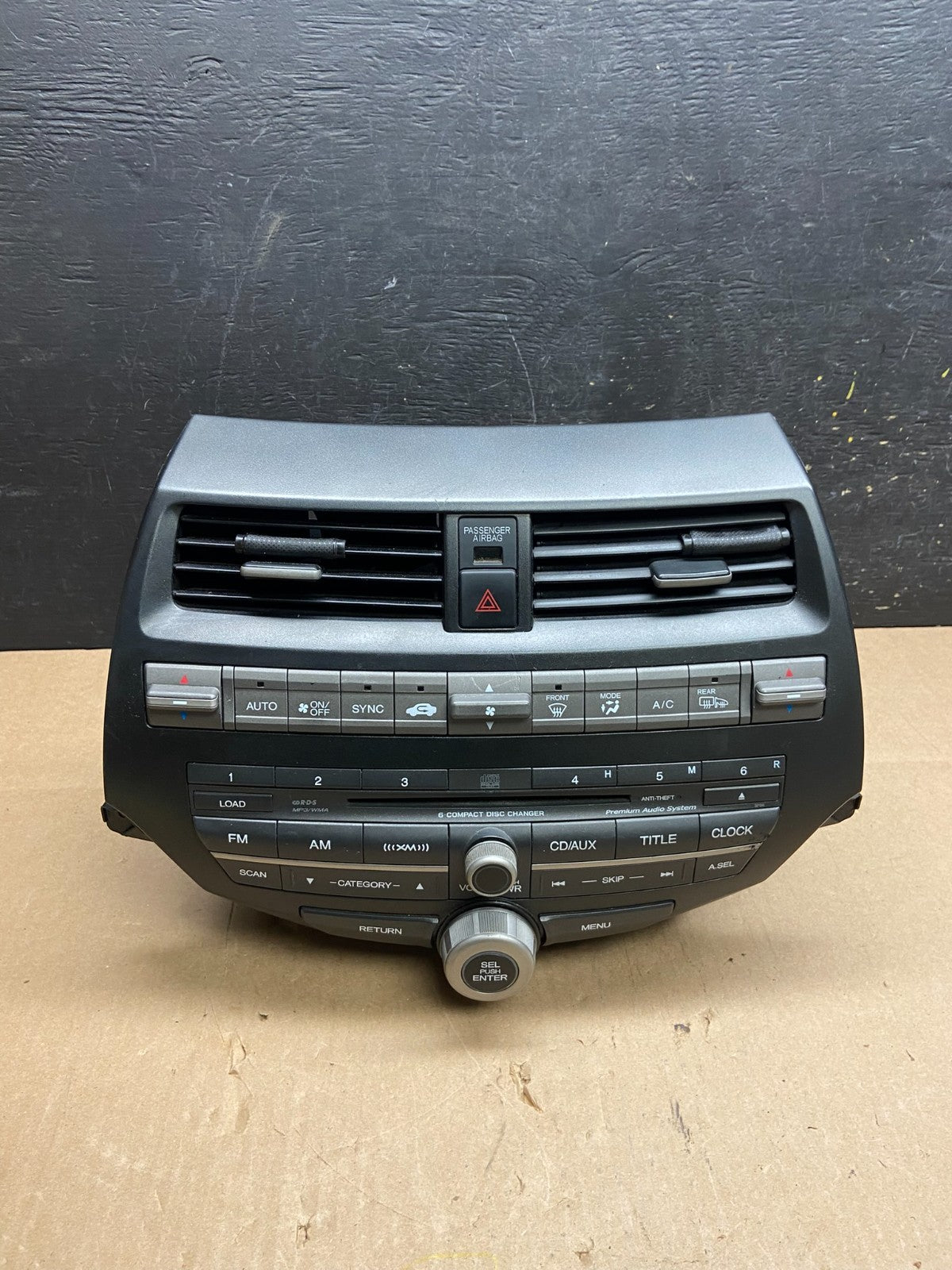 2008 to 2012 Honda Accord Front Radio Control AM./FM CD Climate Control T4455 DG0