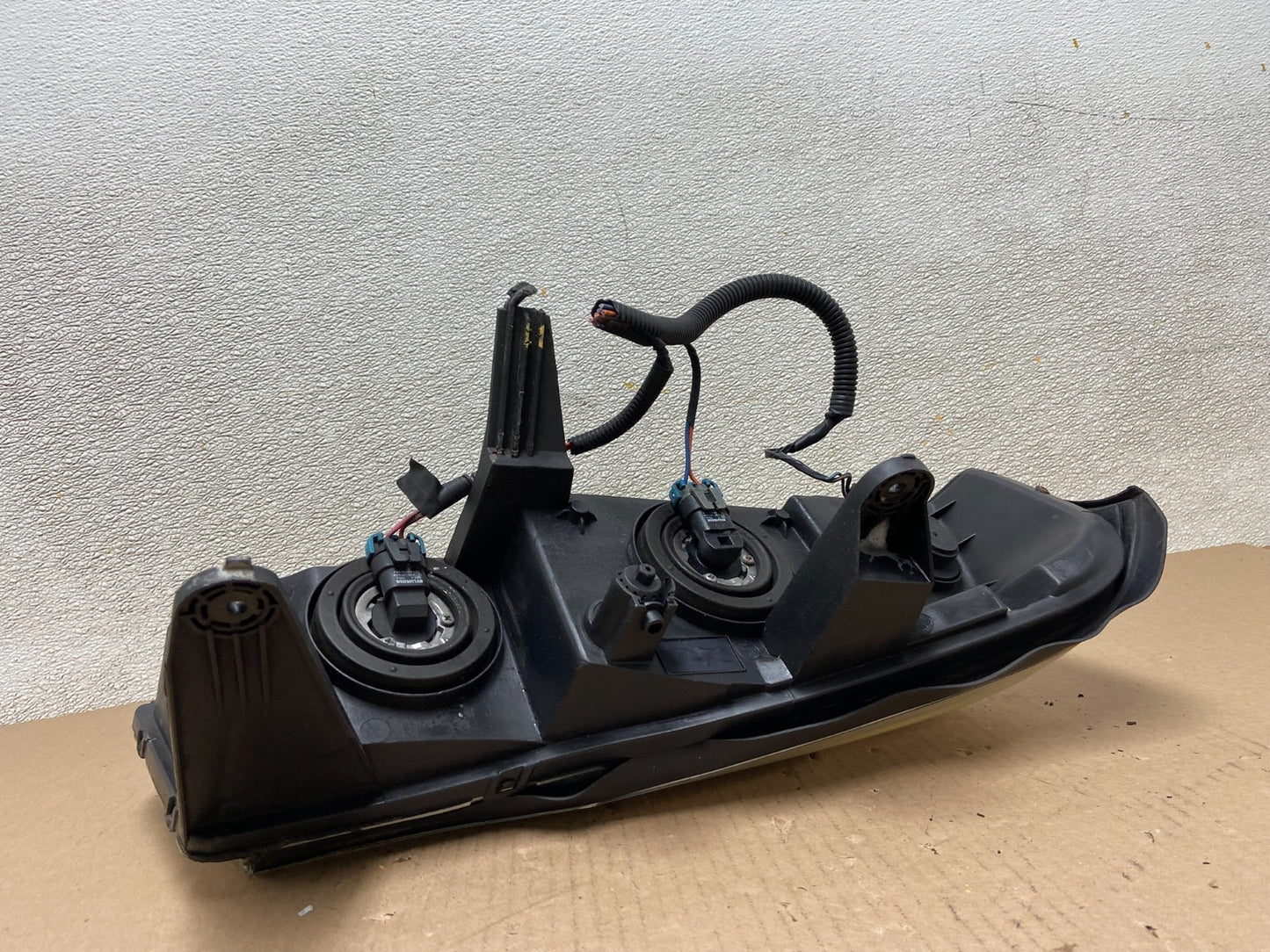 2006 to 2007 Saturn Vue Headlight Left Driver LH Side Halogen AB5037 DW5