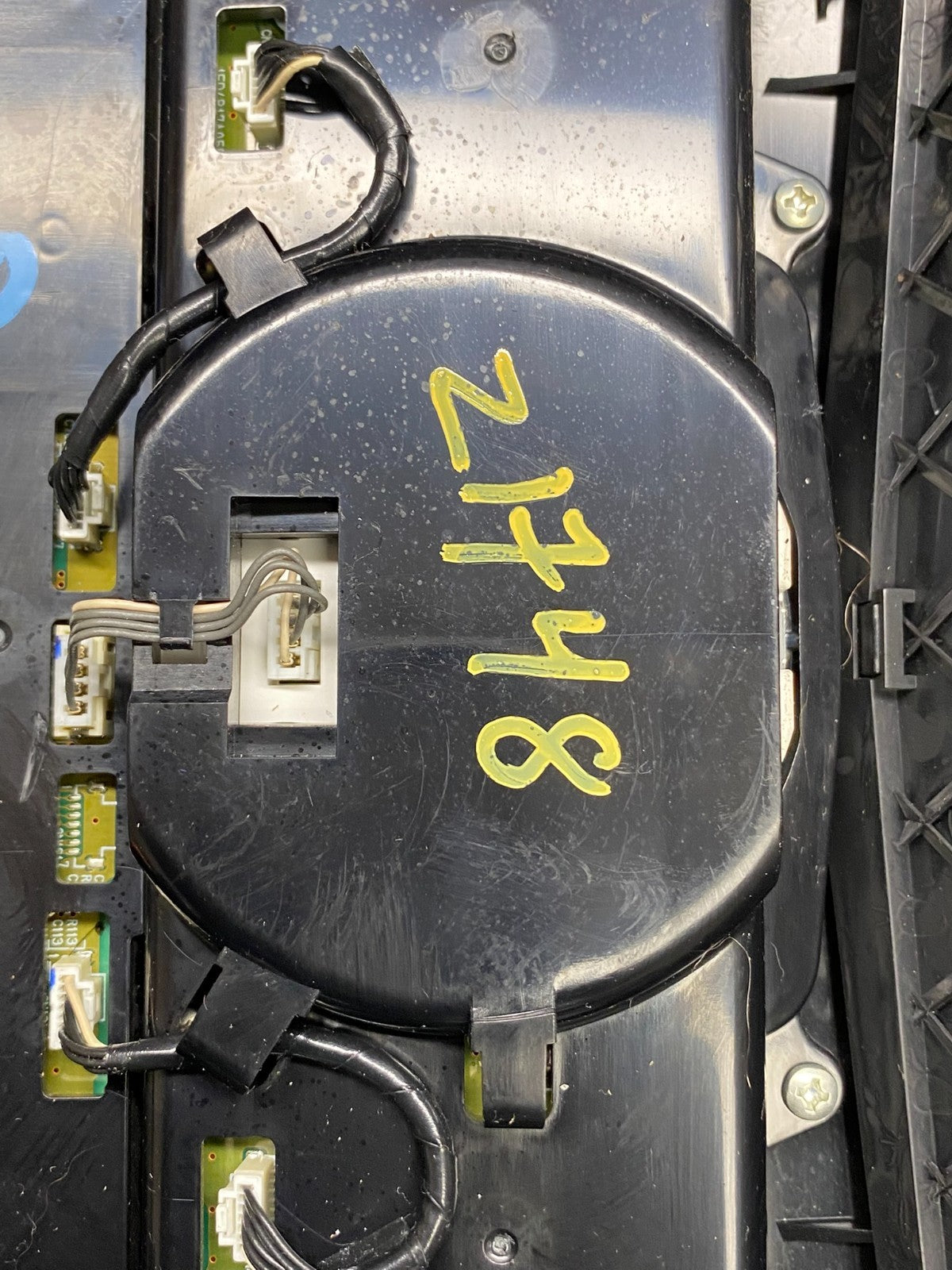 2011-2012 Cadillac SRX A/C Heater Radio Climate Control Panel Bezel OEM Z1748 DG7