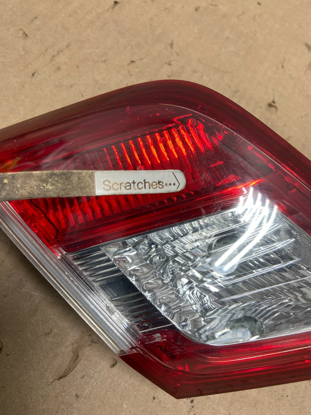 2010 - 2011 Toyota Camry Left Driver LH Side Inner Tail Light AG5812 DW3