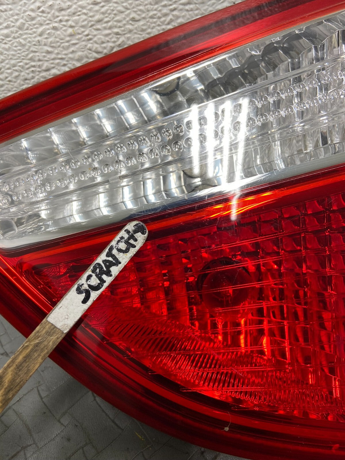 2007 to 2012 Hyundai Veracruz Right Passenger RH Inner Tail Light OEM C0271 DG14