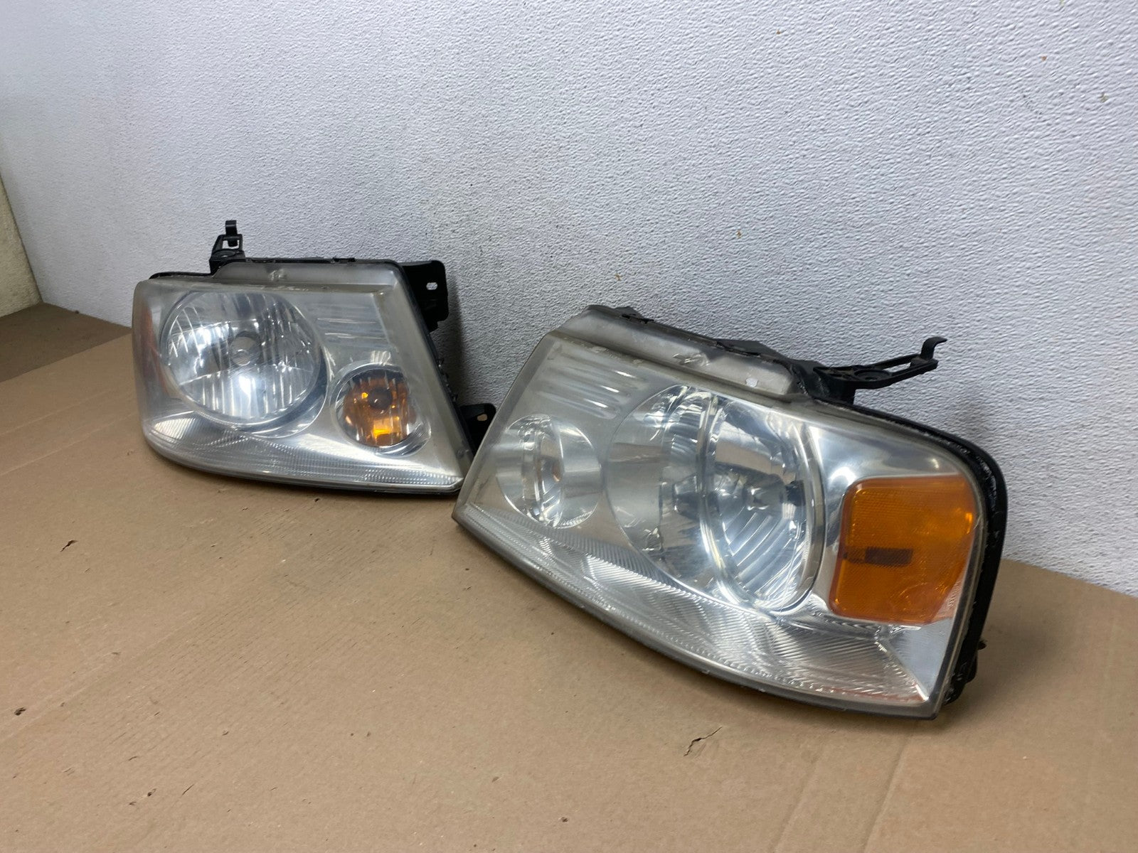 2004 to 2008 Ford F-150 F150 Left+Right Halogen Headlights AF3036 LK1