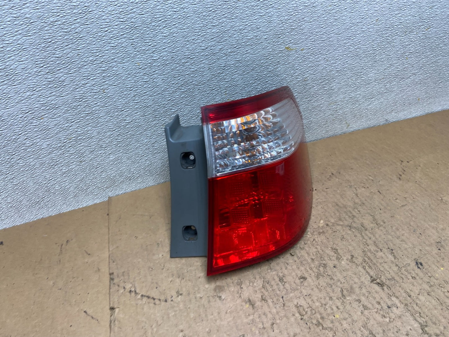 2005 2006 2007 Honda Odyssey Right Passenger RH Side Tail Light Oem AA0213 DW2