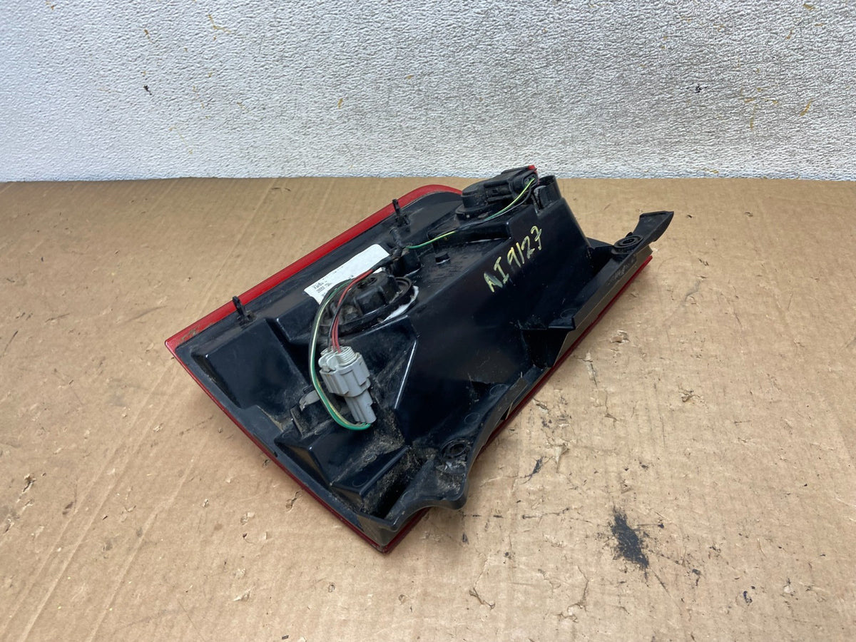 2004 to 2010 Infiniti Qx56 Right Passenger RH Side Tail Light AI9127 LK6