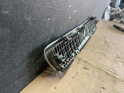 1999 Infiniti G20 Front Upper Grill Grille P8431 DG6