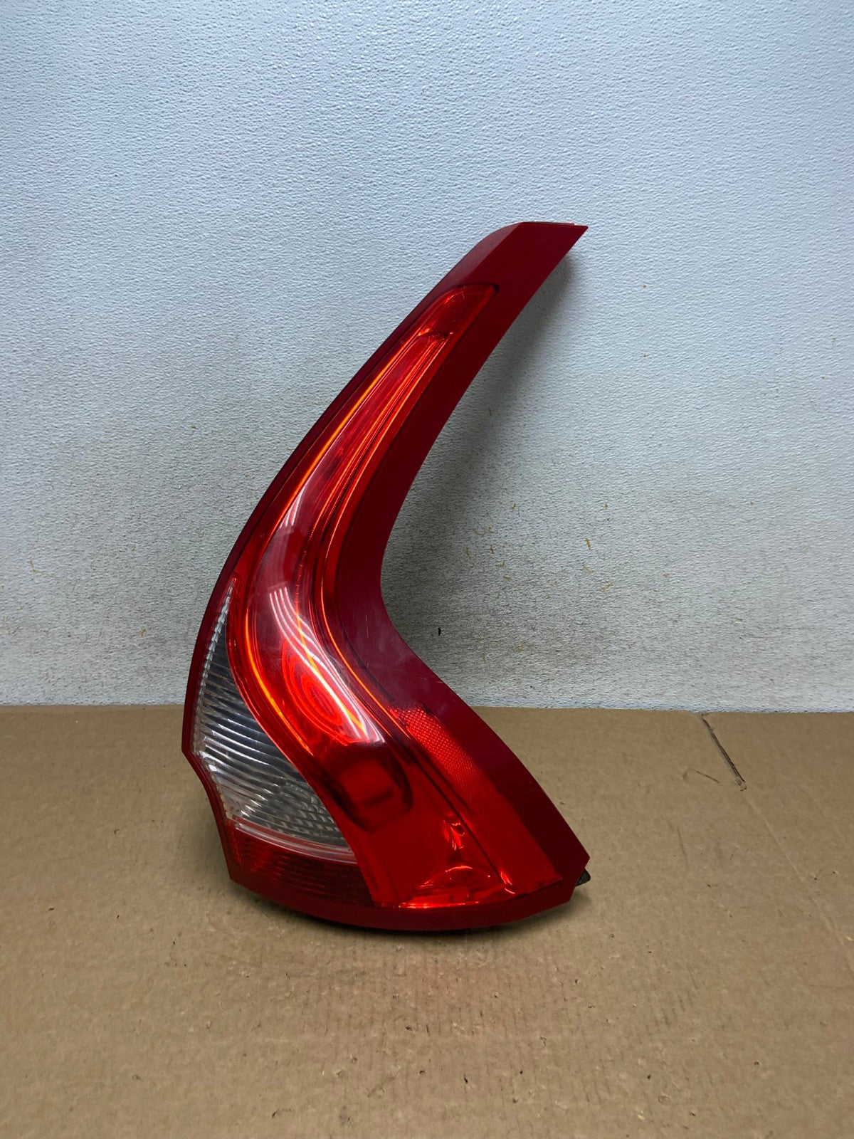 2009 to 2011 Volvo XC60 Right Passenger RH Tail Light AI3452 LK0