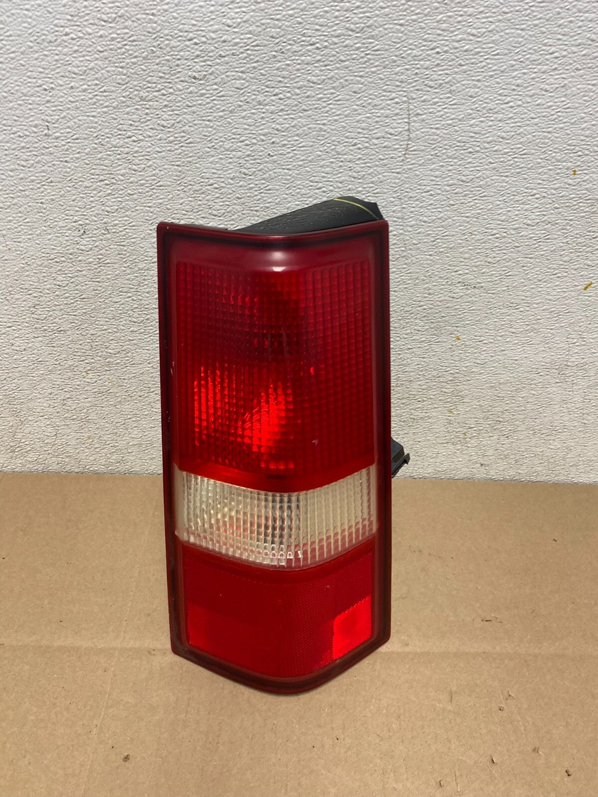 2003 2017 Chevrolet Express 1500 2500 3500 Right Passenger Tail Light J8335 DG0