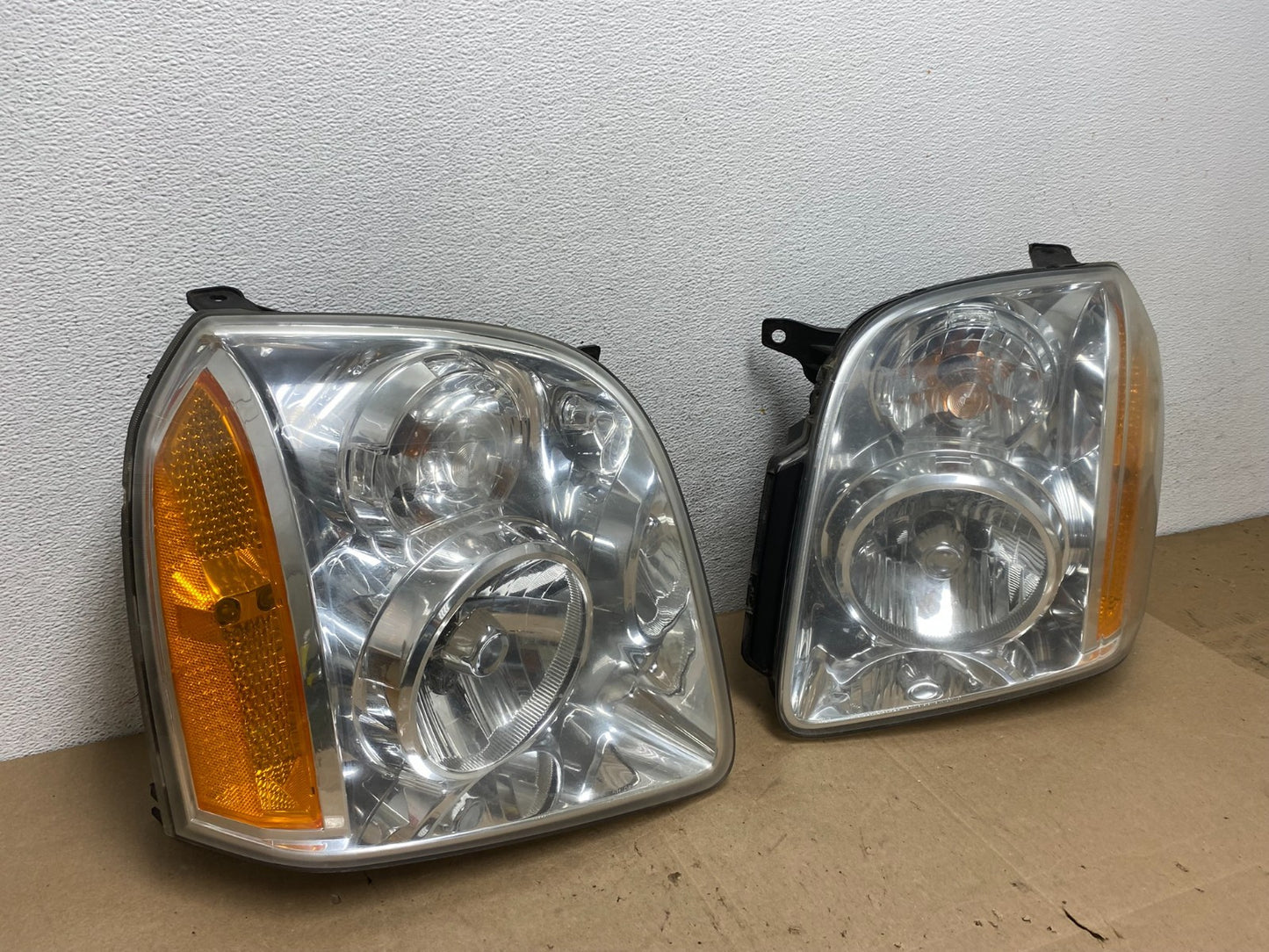 2007 - 2014 GMC Yukon Halogen Headlights Left+Right Side Set AE5978 DW2